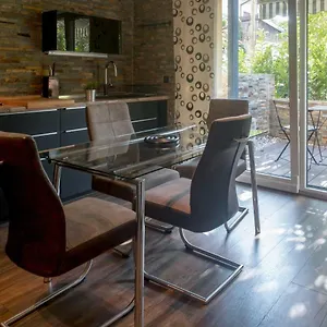 https://cute-sunny-apartment-kod1.hotels-in-ljubljana.com